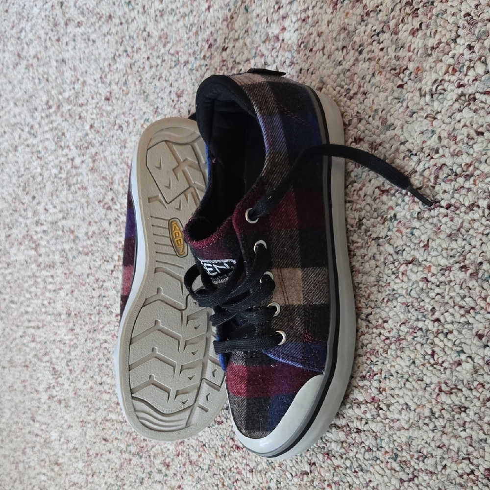 Keen Plaid Shoes Size 8